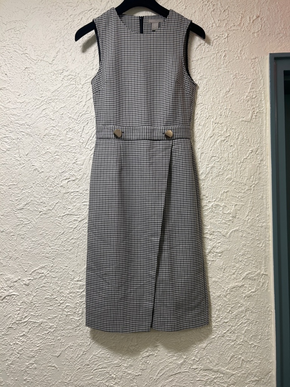 H&M Woman’s Black & White Sleeveless Open-Wrap Dress Size XS BRAND NEW WITH TAG
